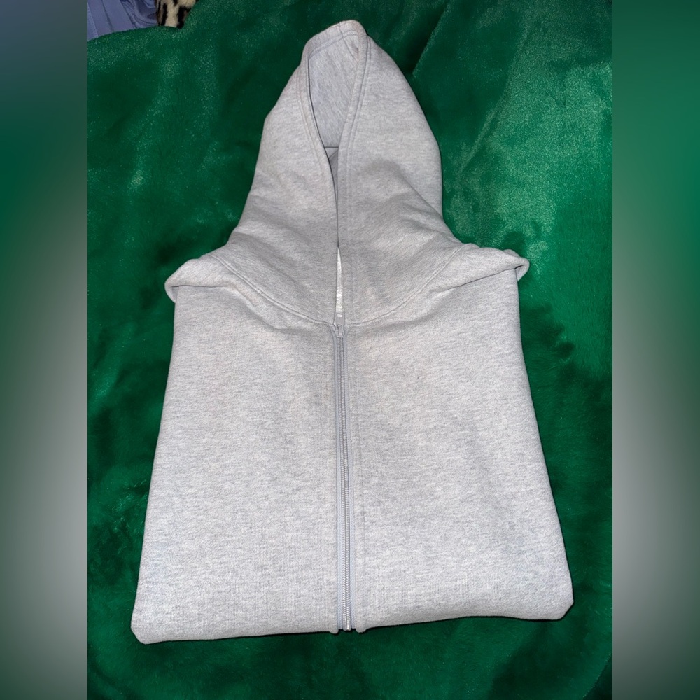 Alo renown zip up hoodie. Size medium. Worn once